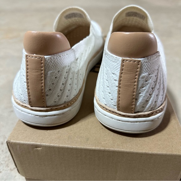 UGG Sammy Chevron Trainers Slip-On Slippers Sneakers White & Tan Size 9 - Picture 4 of 13